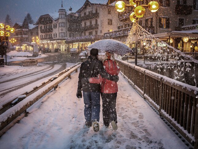 San Martino di Castrozza - Coppia in centro paese
