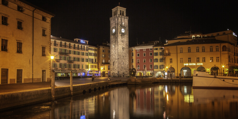 Garda Trentino - Lago di Garda - Riva del Garda - Centro storico - Piazza