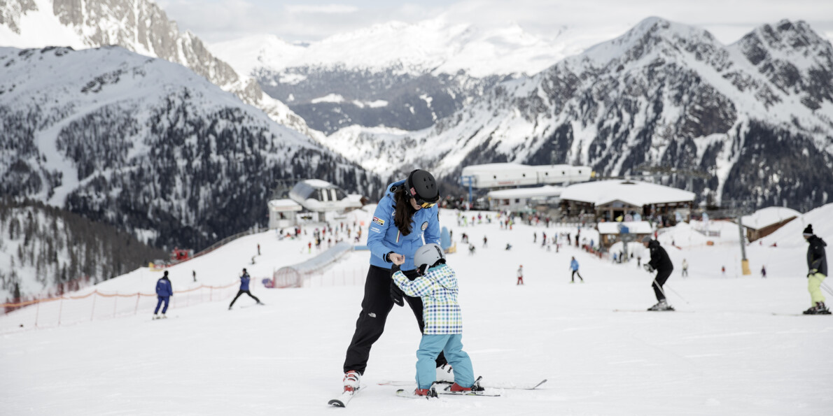 San Martino di Castrozza - Tognola - Bambino con maestra di sci