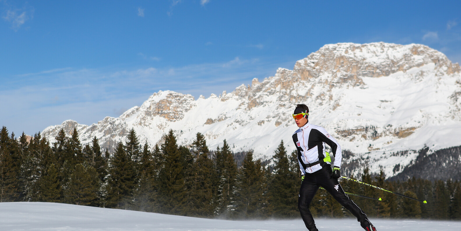 Passo di Lavazè ampio panorama su Catinaccio e Latemar Scopri il
