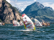 Windsurfing lake Garda