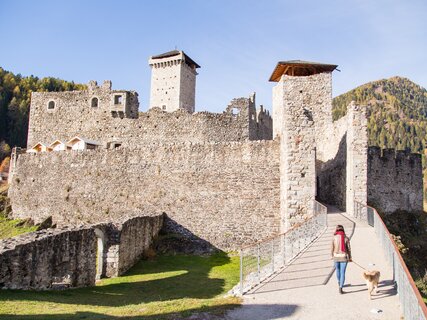 Malè - Val di Sole - Der Bergfried der Burg von Ossana
