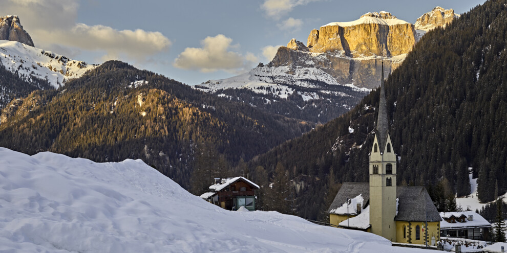 Das Dorf besuchen und die ladinische Kultur entdecken