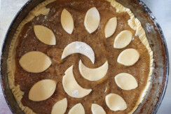 Frolla con marmellata fatta in casa di mele e kiwi