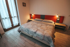 LOW_50_camera 2 45 b copia