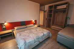 LOW_50_camera 2 45 c copia