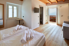 agriturismo-le-terre-di-gu-camera-tripla-laval-con