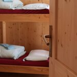  foto van Private 5-bed room with bedding