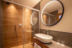 Deluxe Pordoi Bagno 1