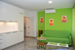 Pichea divano in soggiorno