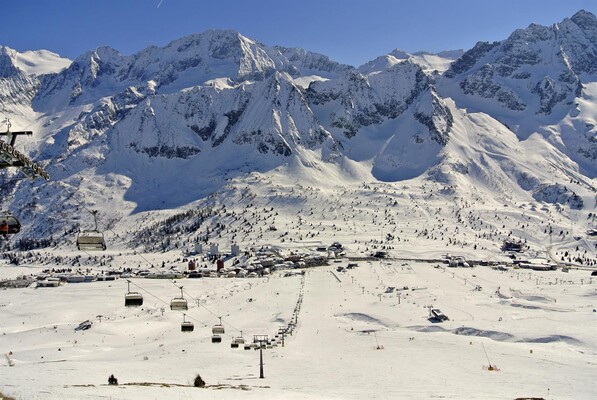 Pista Alpe Alta con panorama sul Tonale