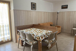 Tavolo cucina con divano letto