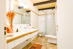 102 - Bagno con box doccia