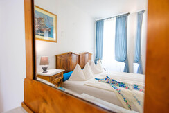 105 - Riflessi nello specchio