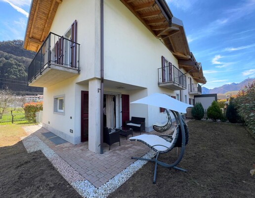 esterno con giardino