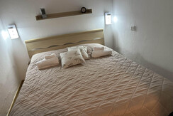 CAMERA MATRIMONIALE CON DIVANO