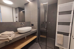 Bagno in comune copia