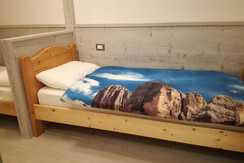 Bedroom with two single beds