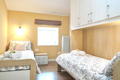 33206FEB-6E6E-499E-8631-32AA5C5A9985