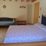  Foto von 3 Bett Zimmer