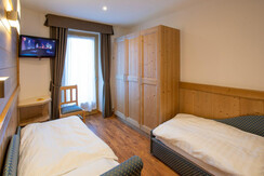 Family-Room-Comfort-2-1600x1107