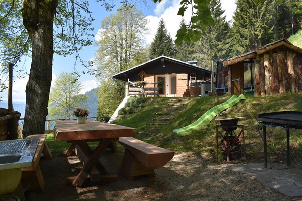 BAITA DEI TAIARI area barbecue vista est