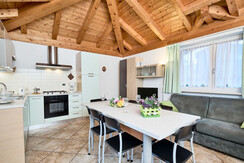 angolo-cottura-doccia-balcone-soggiorno-smart-tv-d