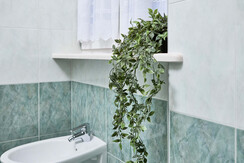 bagno-angolo-cottura-smart-tv-bagno-balcony-air-co