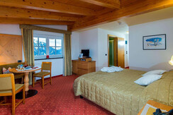 camera-tripla-superior-2