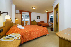 camera-tripla-superior-5