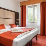  foto van Economy NOT REFUNDABLE