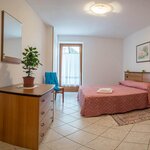  Foto von Hotelappartement, Dusche, WC, Seeblick