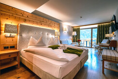 Junio Suite main LQ2560