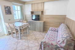 AB5FB920-B17E-4C71-BA0F-6D3E1281C71D