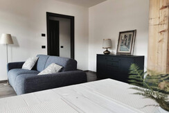 E4D080E9-CF06-4C09-882A-BE559ACEAE64