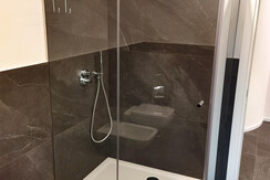 DOCCIA IN CRISTALLO DI FACILE ACCESSO