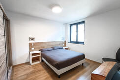 Schlafzimmer mit Doppelbett