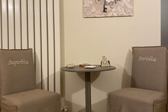 tavolino con sedie interno