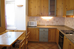 angolo cottura con zona pranzo