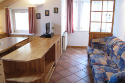 soggiorno con cucina a vista(2)