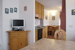 cucina con zona pranzo  (1)