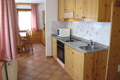 cucina con zona pranzo  (2)