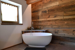 Camera da letto con vasca