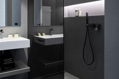 b6af9ad5-0426-4c9b-bce4-99bbbb7acb90