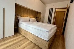 79479F12-7FCE-41BF-9452-6C3A506C8F69