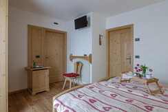 stanza-roen-agritur-coryletum-val-di-non