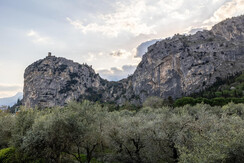Vista dalla cucina e dalla camera con balcone