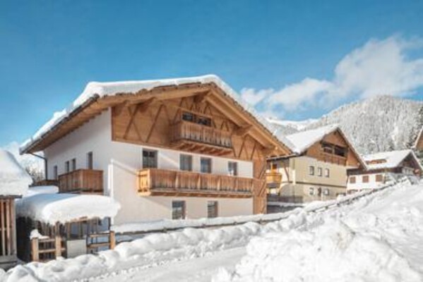 59165413-c54e-49cc-8b44-4fdce3c777c6_3000x