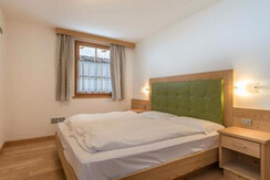 52ebe744-ebdd-4d0e-bf8b-18c13675c60e_3000x