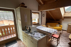 Dobře vybavená kuchyně s výhledem na Dolomity